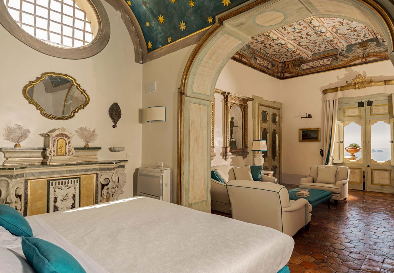 Villa a Positano - AMORE RENTALS - Palazzo Santa Croce con Piscina Riscaldata, Vista Mare, Cuoco e Colazione Ideale per Matrimoni