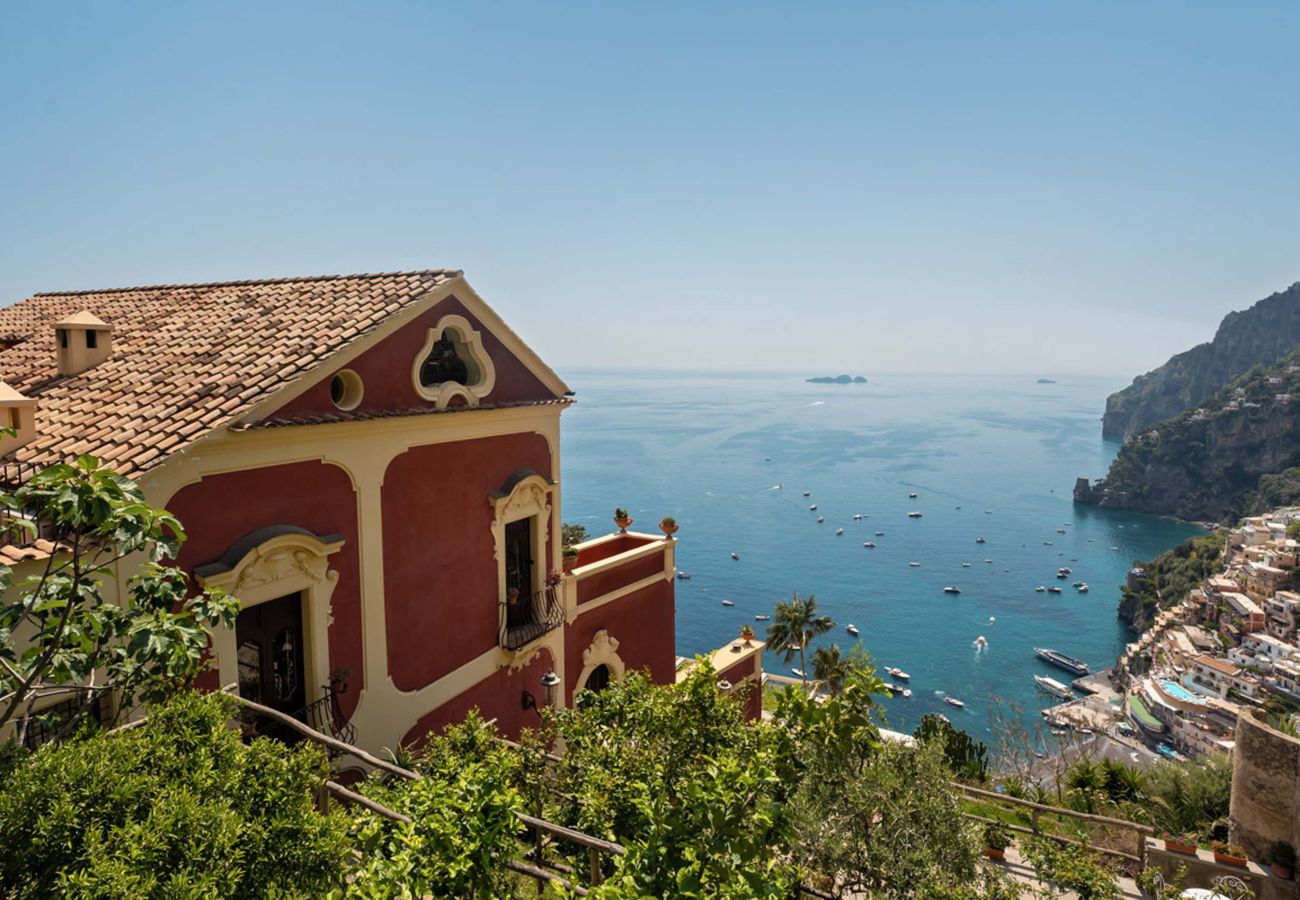 Villa a Positano - AMORE RENTALS - Palazzo Santa Croce con Piscina Riscaldata, Vista Mare, Cuoco e Colazione Ideale per Matrimoni