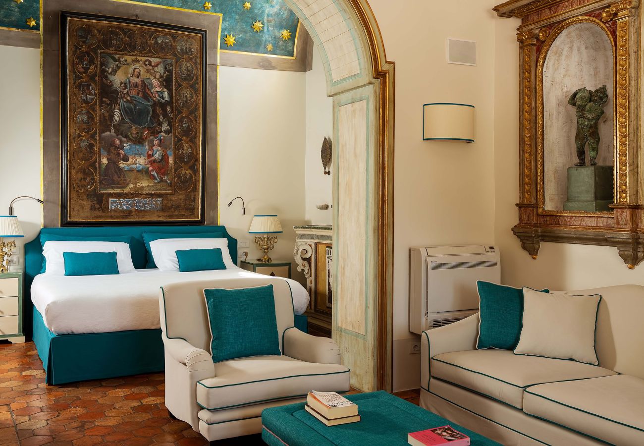 Villa a Positano - AMORE RENTALS - Palazzo Santa Croce con Piscina Riscaldata, Vista Mare, Cuoco e Colazione Ideale per Matrimoni