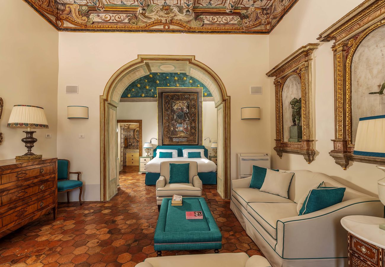 Villa a Positano - AMORE RENTALS - Palazzo Santa Croce con Piscina Riscaldata, Vista Mare, Cuoco e Colazione Ideale per Matrimoni