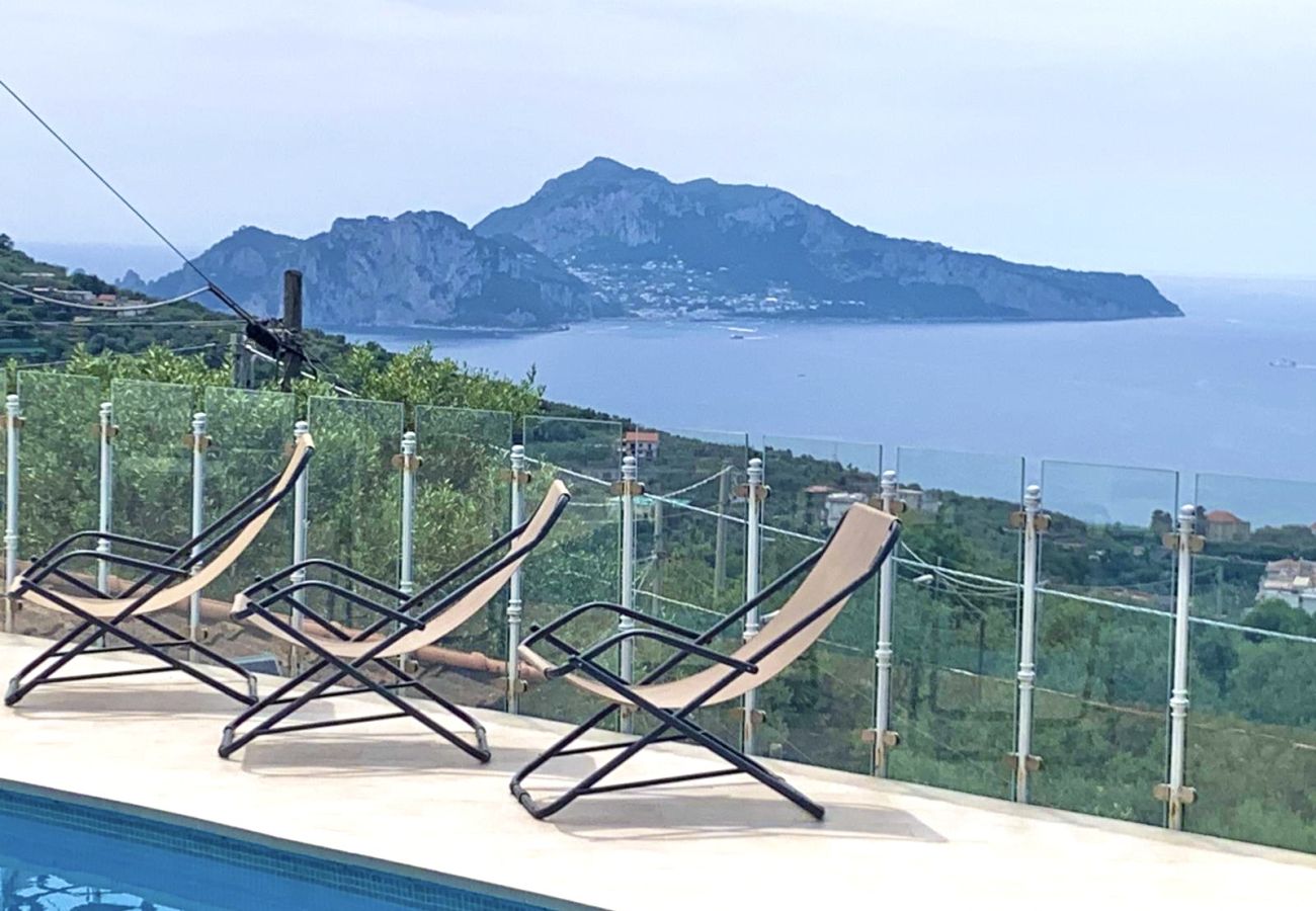 Villa a Massa Lubrense - AMORE RENTALS - Villa Giulia con Piscina Privata, Vista Mare, Terrazzi e Parcheggio