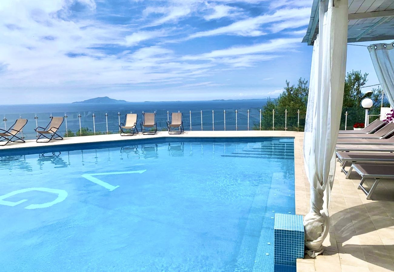 Villa a Massa Lubrense - AMORE RENTALS - Villa Giulia con Piscina Privata, Vista Mare, Terrazzi e Parcheggio