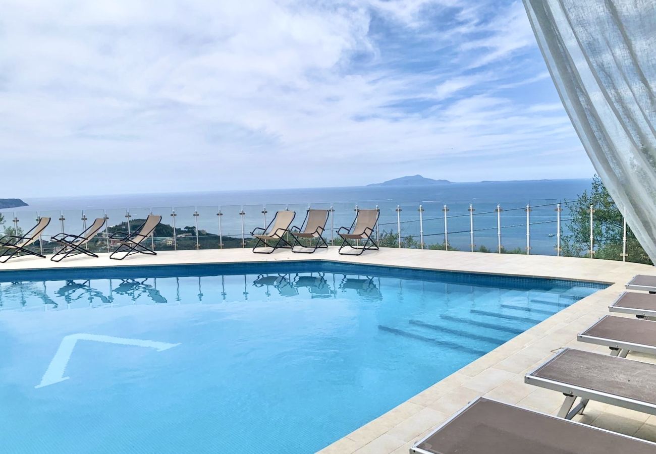 Villa a Massa Lubrense - AMORE RENTALS - Villa Giulia con Piscina Privata, Vista Mare, Terrazzi e Parcheggio