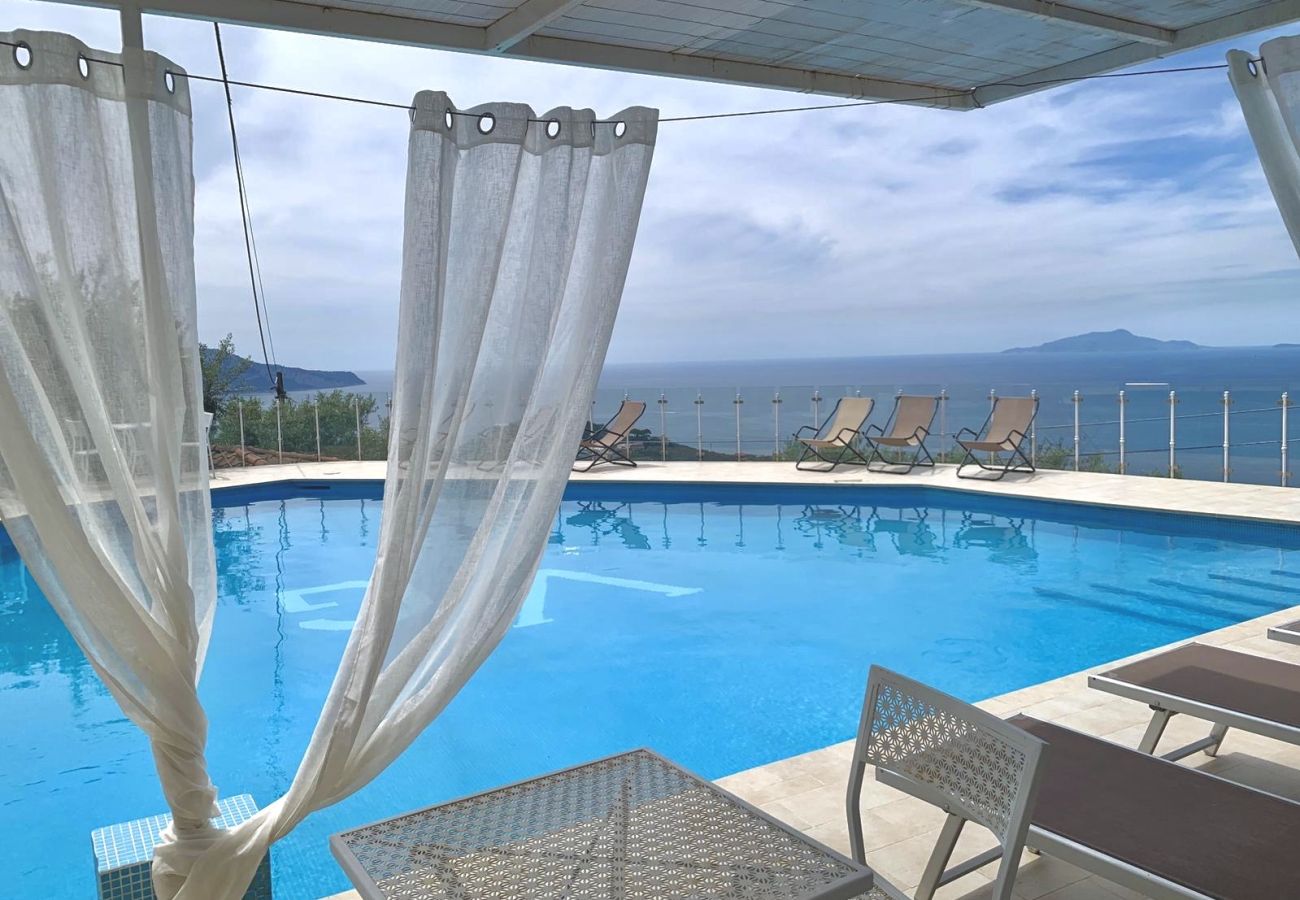 Villa a Massa Lubrense - AMORE RENTALS - Villa Giulia con Piscina Privata, Vista Mare, Terrazzi e Parcheggio