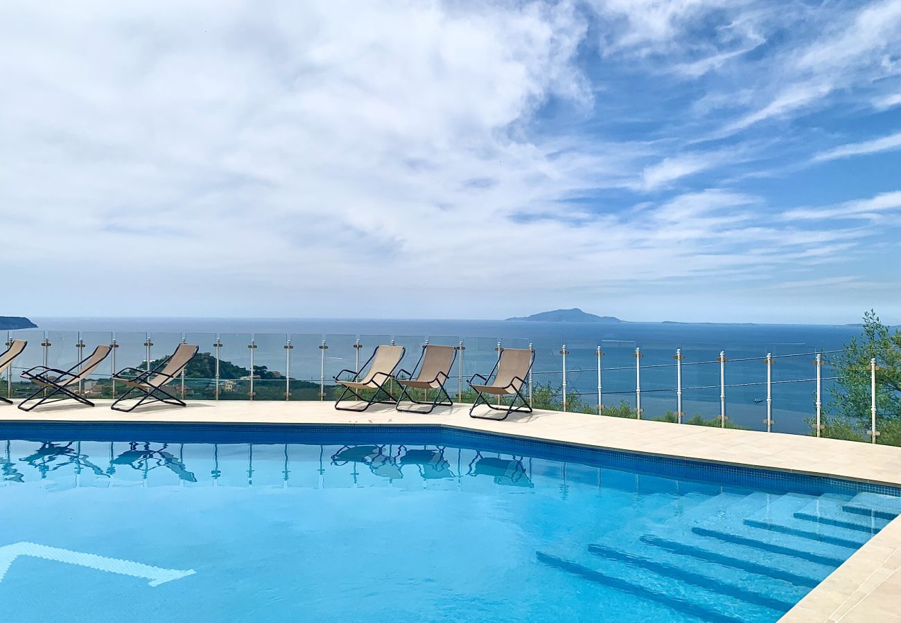 Villa a Massa Lubrense - AMORE RENTALS - Villa Giulia con Piscina Privata, Vista Mare, Terrazzi e Parcheggio