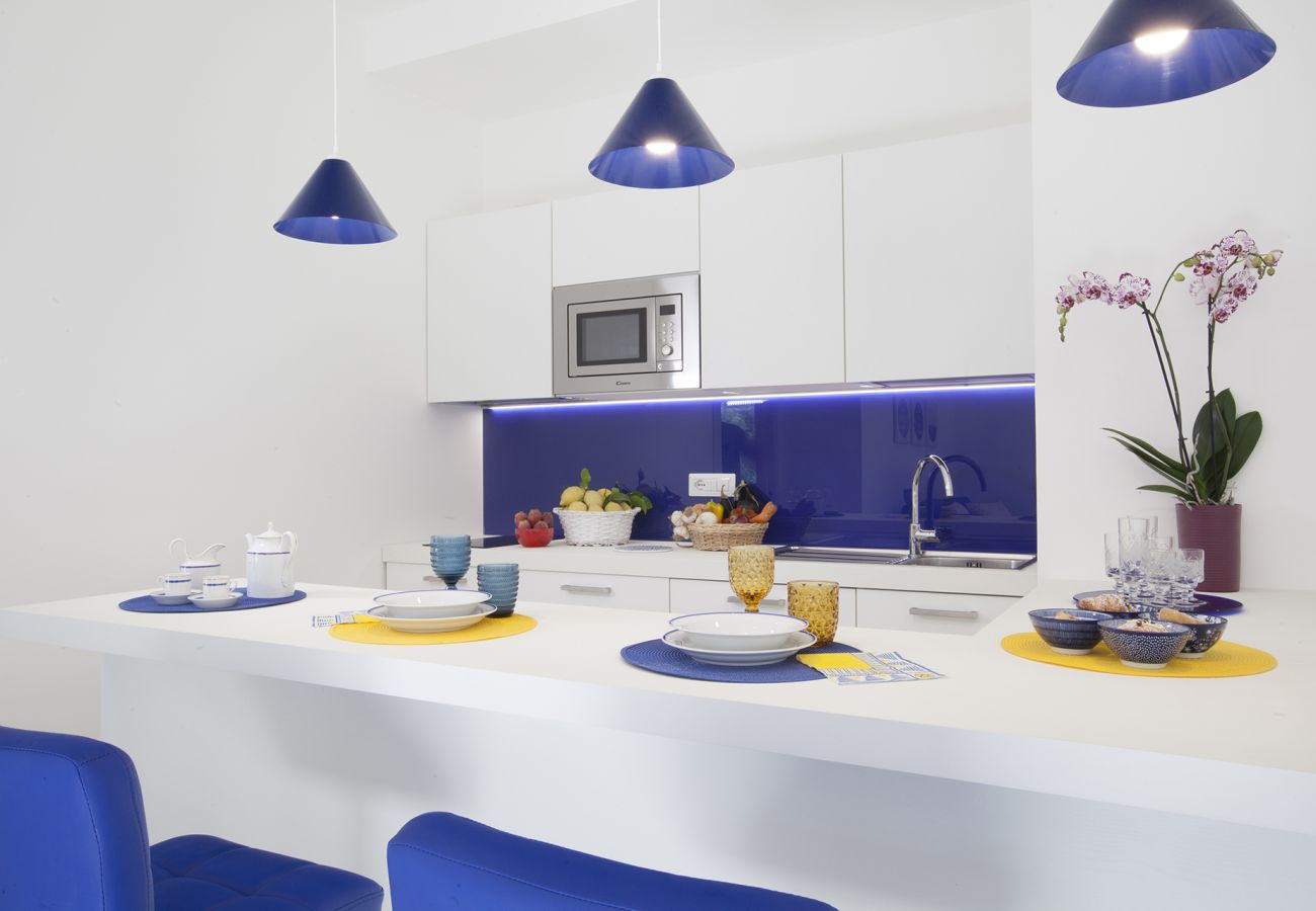 Appartamento a Sorrento - AMORE RENTALS - Sara Home 1 con Terrazza Privata, Aria Condizionata e Internet Wi-Fi