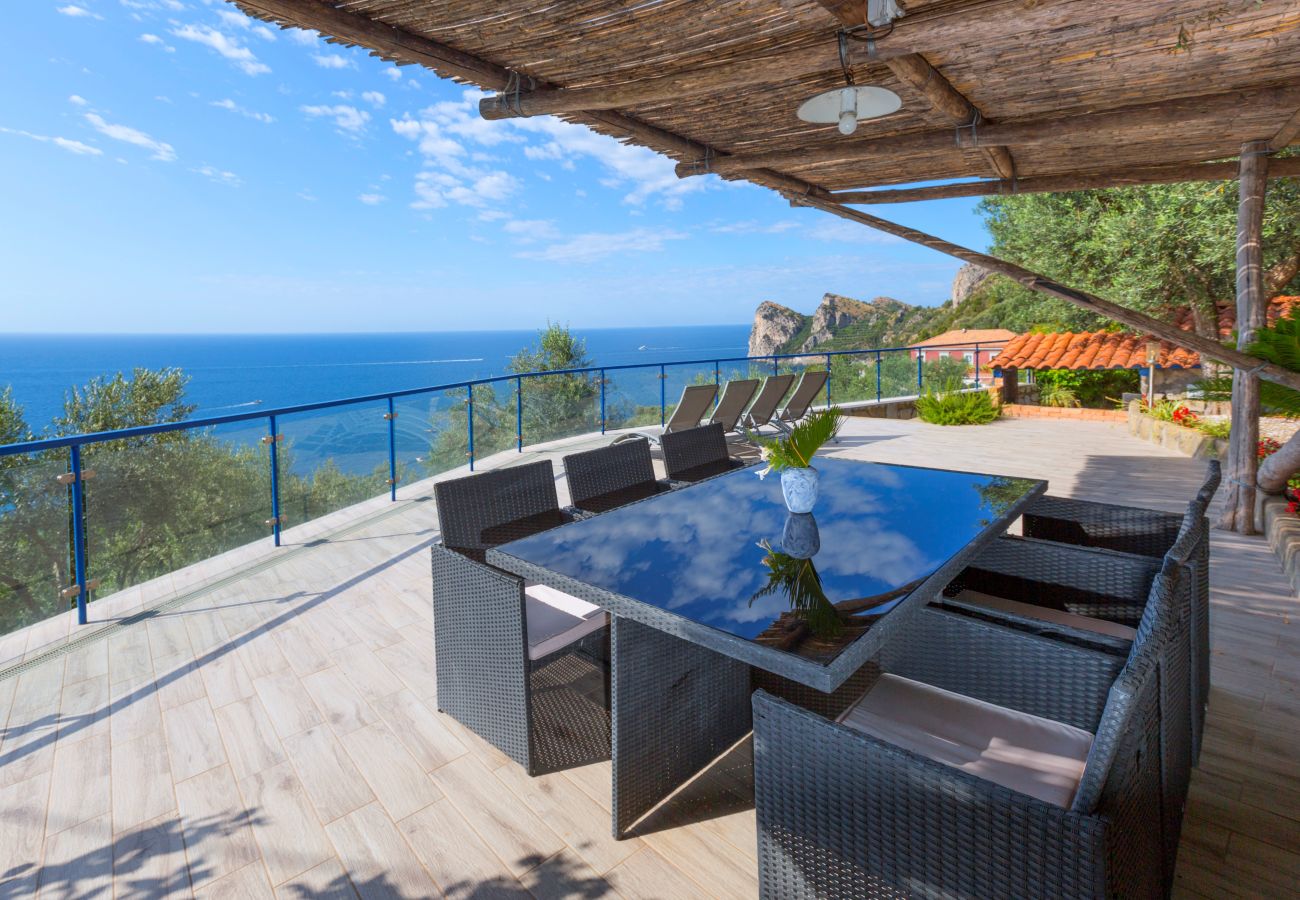 Villa a Nerano - AMORE RENTALS - Villa The Phoenix con Piscina Privata, Vista Mare, Terrazza e Parcheggio