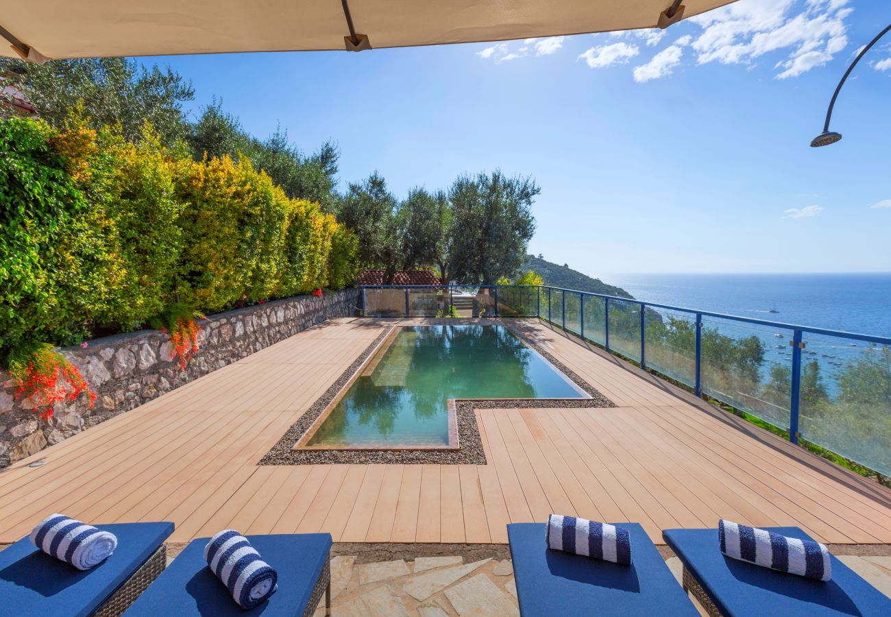 Villa a Nerano - AMORE RENTALS - Villa The Phoenix con Piscina Privata, Vista Mare, Terrazza e Parcheggio