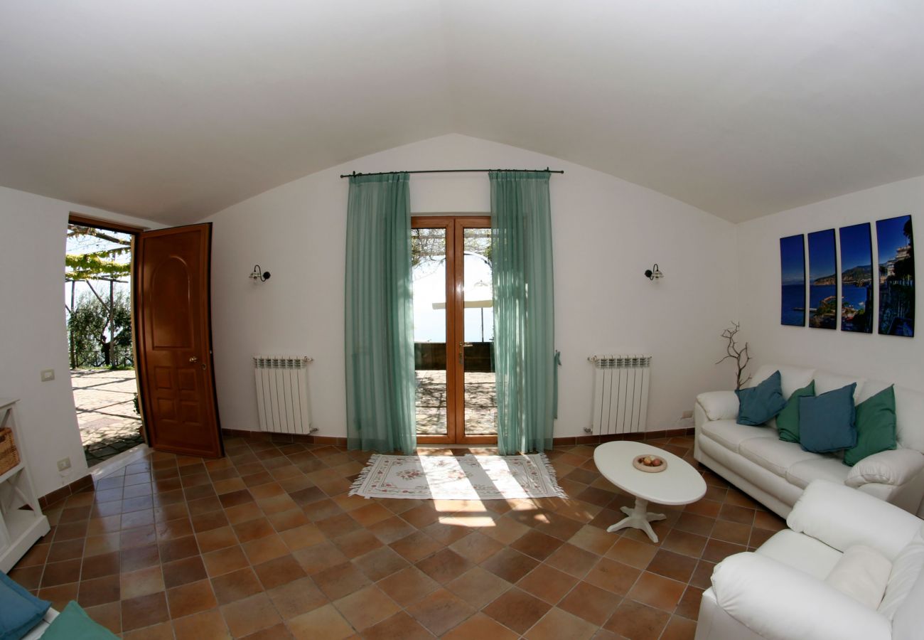 Villa a Sant´Agata sui Due Golfi - Villa Raffaella con Piscina Privata, Vista Mare, Parcheggio e Giardino