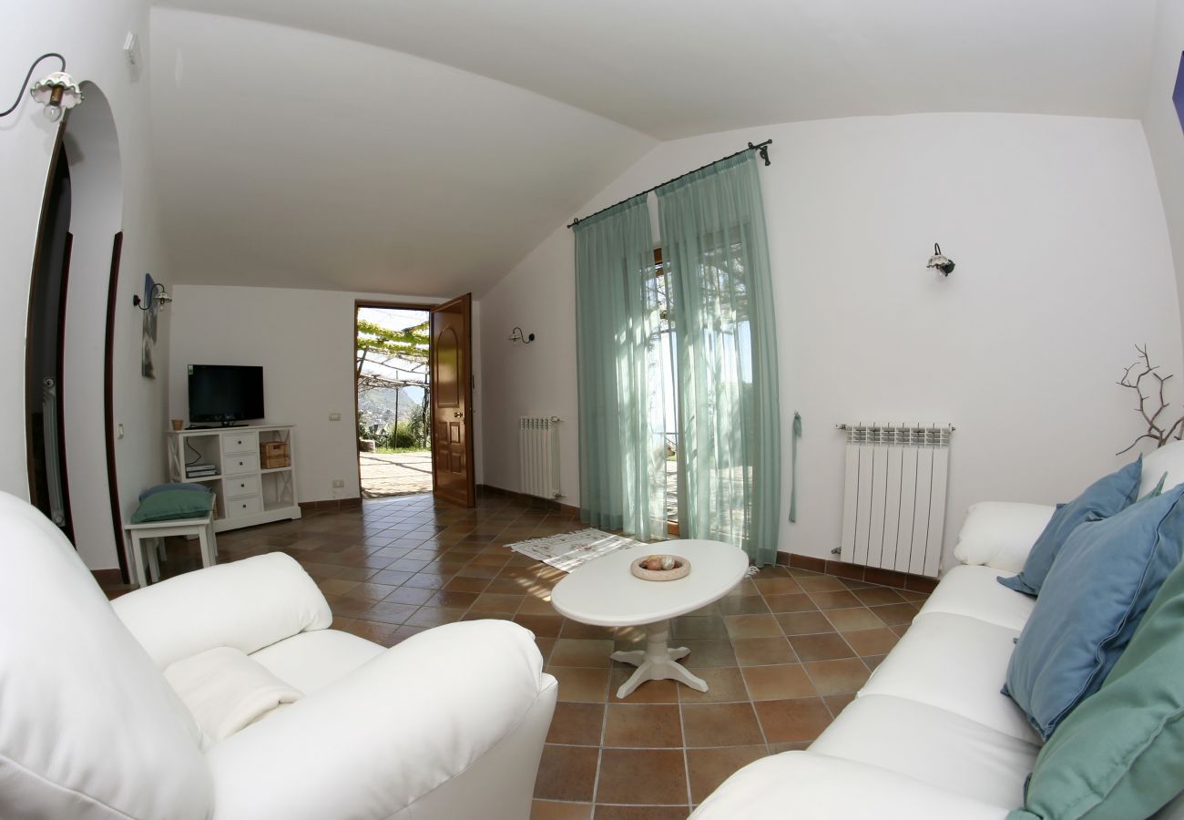 Villa a Sant´Agata sui Due Golfi - Villa Raffaella con Piscina Privata, Vista Mare, Parcheggio e Giardino