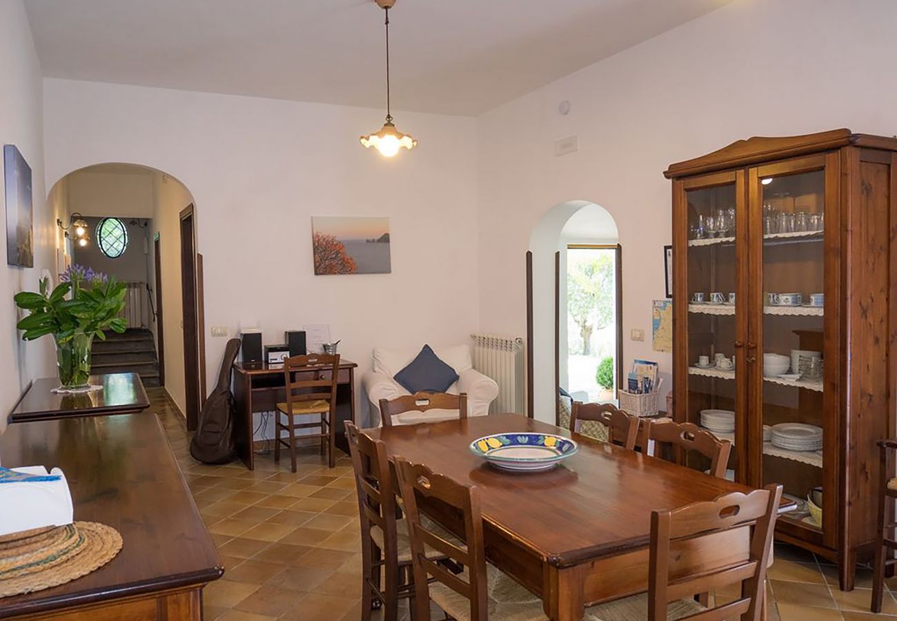 Villa a Sant´Agata sui Due Golfi - Villa Raffaella con Piscina Privata, Vista Mare, Parcheggio e Giardino