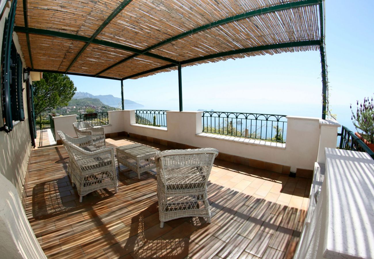 Villa a Sant´Agata sui Due Golfi - Villa Raffaella con Piscina Privata, Vista Mare, Parcheggio e Giardino