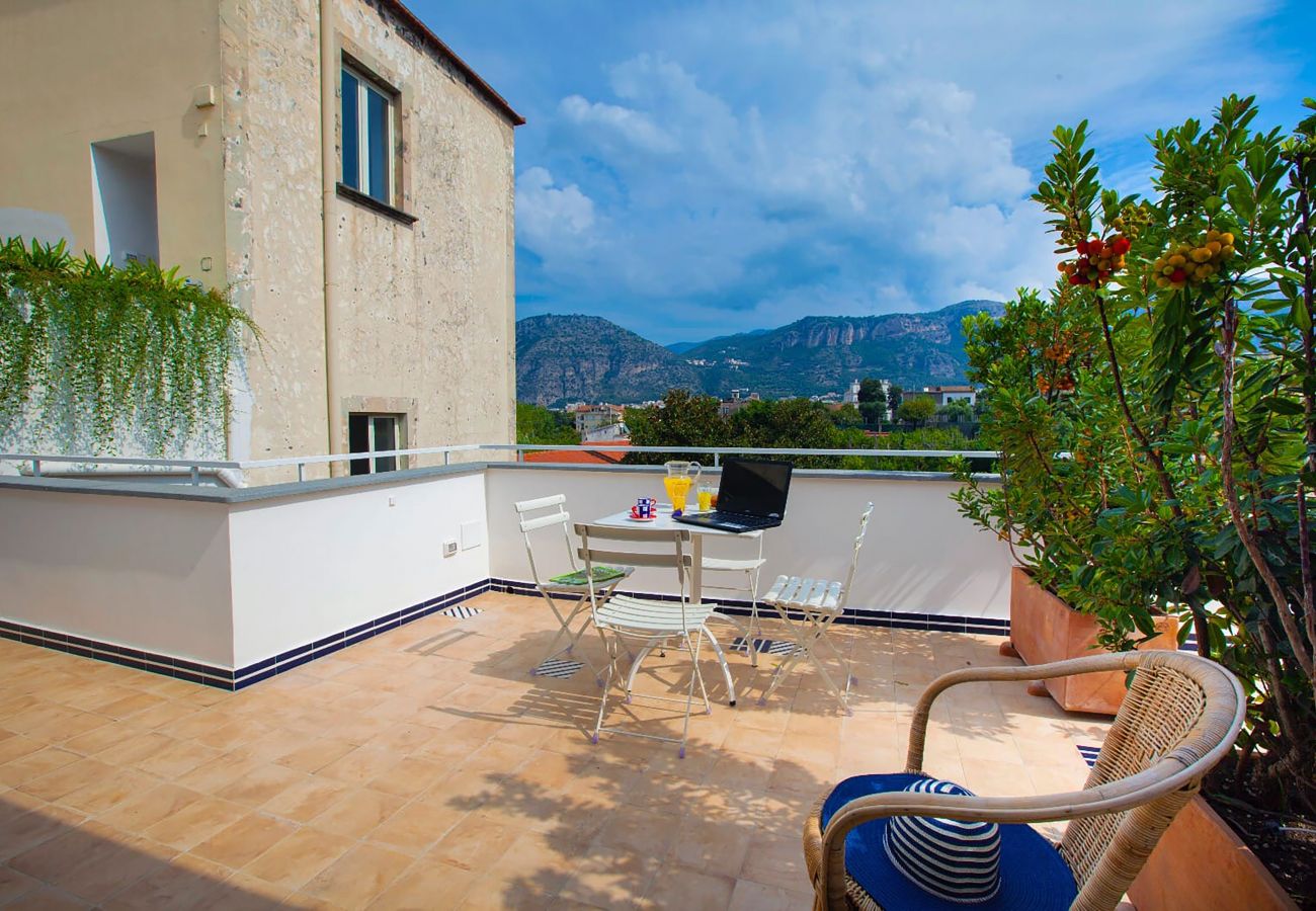 Appartamento a Sant´Agnello - AMORE RENTALS - Casa Iommart con Terrazza Privata, Aria Condizionata e Internet Wi-Fi