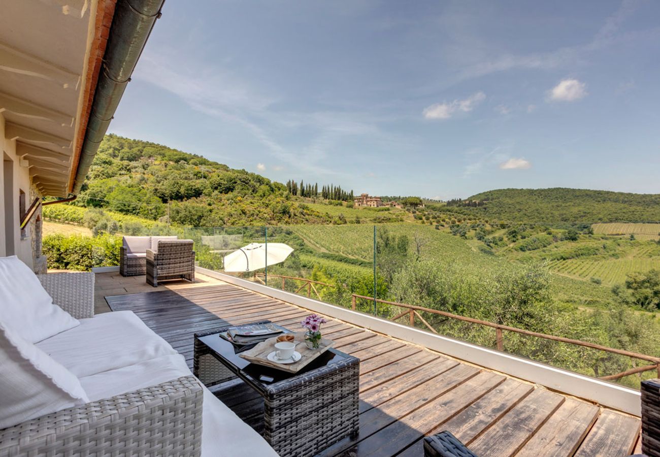 Villa a Panzano - AMORE RENTALS - Villa Le Scuderie con Piscina Interna Riscaldata, Giardino, Terrazzi e Parcheggio 