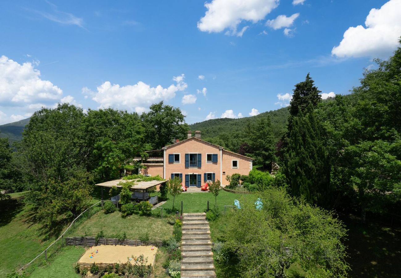 Villa a San Casciano dei Bagni - AMORE RENTALS - Casale della Toscana con Piscina Privata, Giardino, Parcheggio e Terrazzo