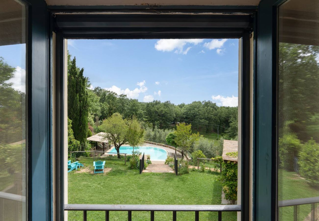 Villa a San Casciano dei Bagni - AMORE RENTALS - Casale della Toscana con Piscina Privata, Giardino, Parcheggio e Terrazzo