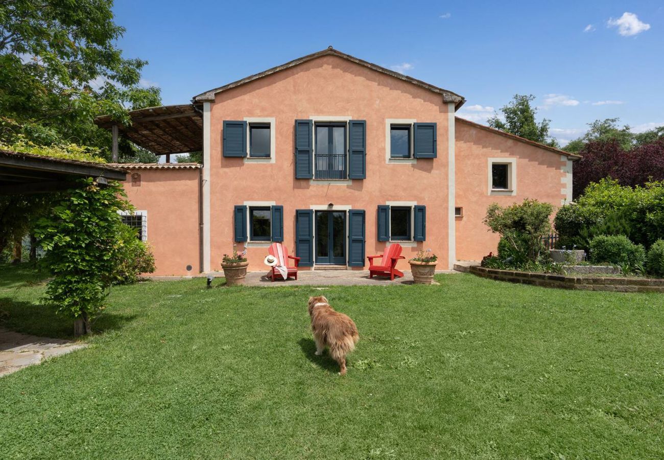 Villa a San Casciano dei Bagni - AMORE RENTALS - Casale della Toscana con Piscina Privata, Giardino, Parcheggio e Terrazzo