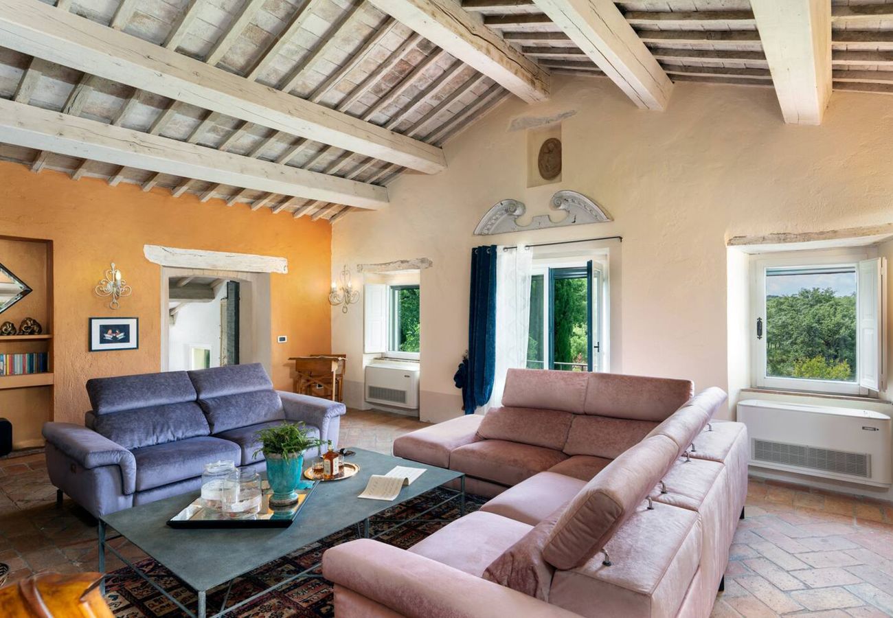 Villa a San Casciano dei Bagni - AMORE RENTALS - Casale della Toscana con Piscina Privata, Giardino, Parcheggio e Terrazzo