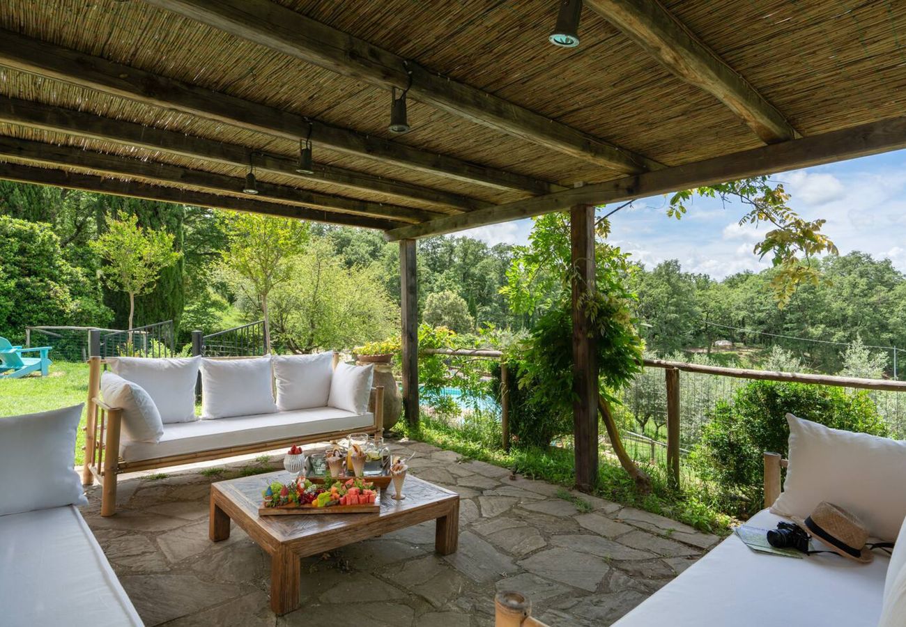 Villa a San Casciano dei Bagni - AMORE RENTALS - Casale della Toscana con Piscina Privata, Giardino, Parcheggio e Terrazzo