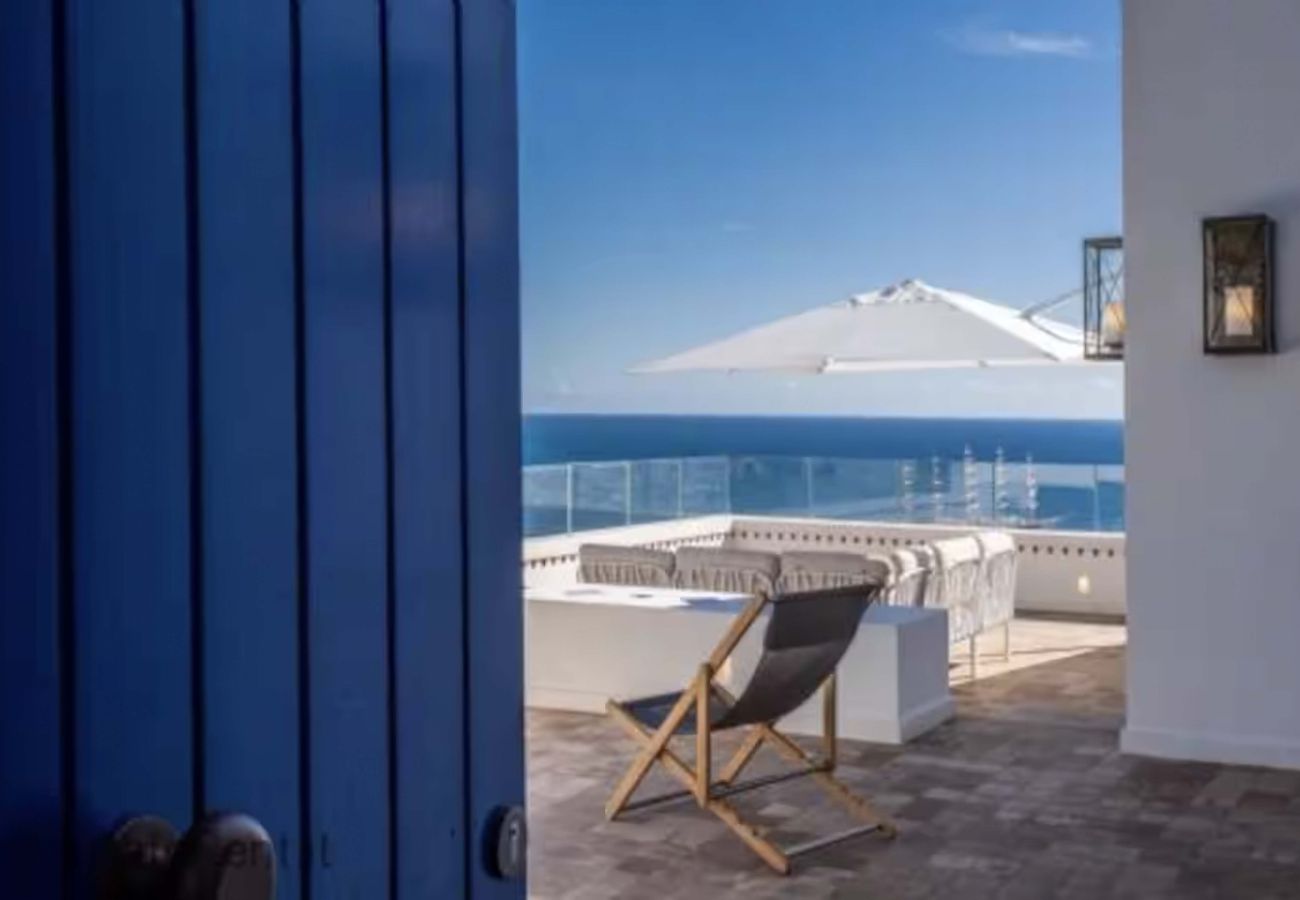 Villa a Amalfi - AMORE RENTALS - Villa Diana con Vista Mare, Piscina a Sfioro e Aria Condizionata