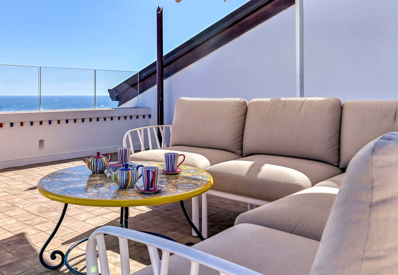 Villa a Amalfi - AMORE RENTALS - Villa Diana con Vista Mare, Piscina a Sfioro e Aria Condizionata