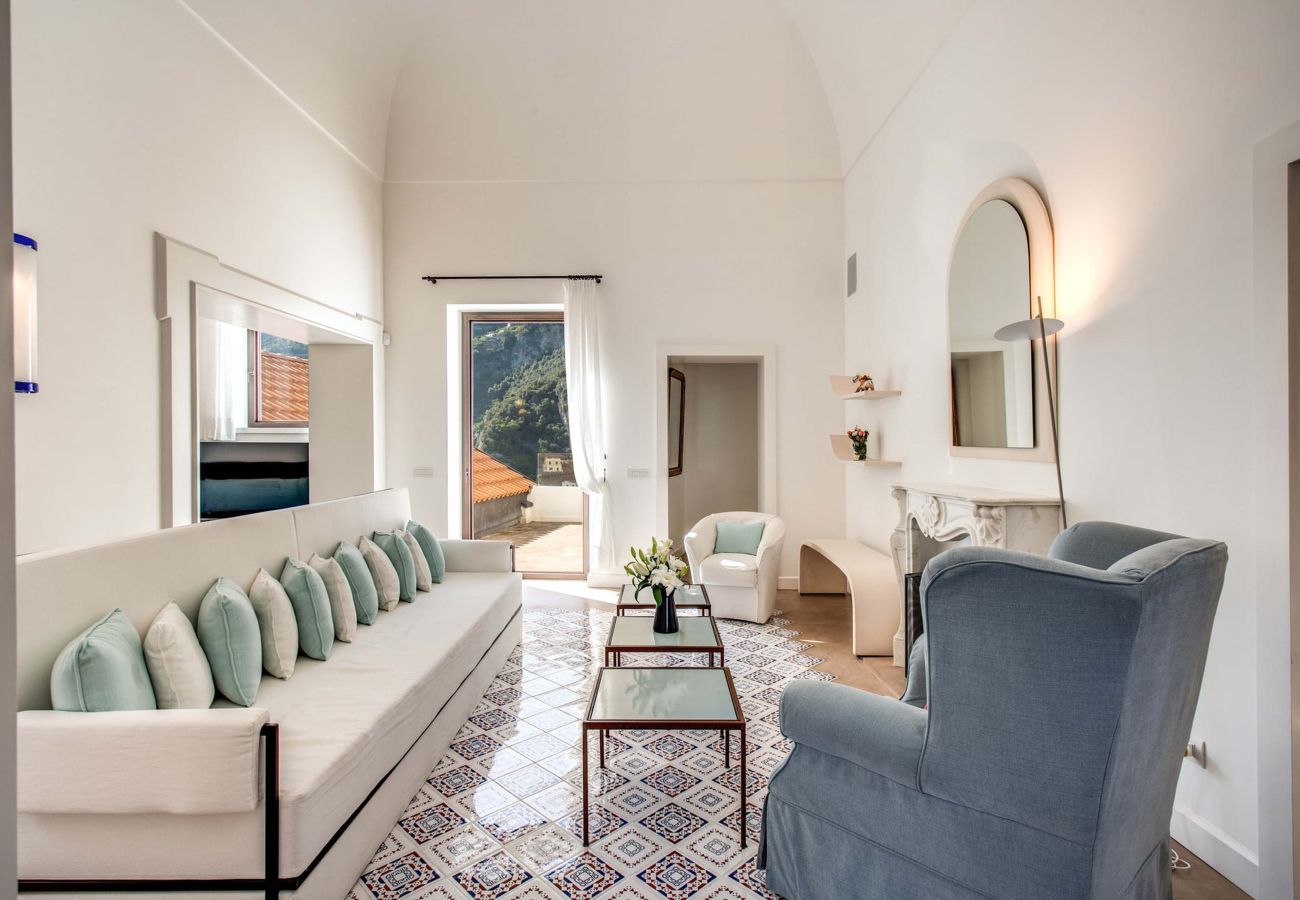 Villa a Amalfi - AMORE RENTALS - Villa Diana con Vista Mare, Piscina a Sfioro e Aria Condizionata