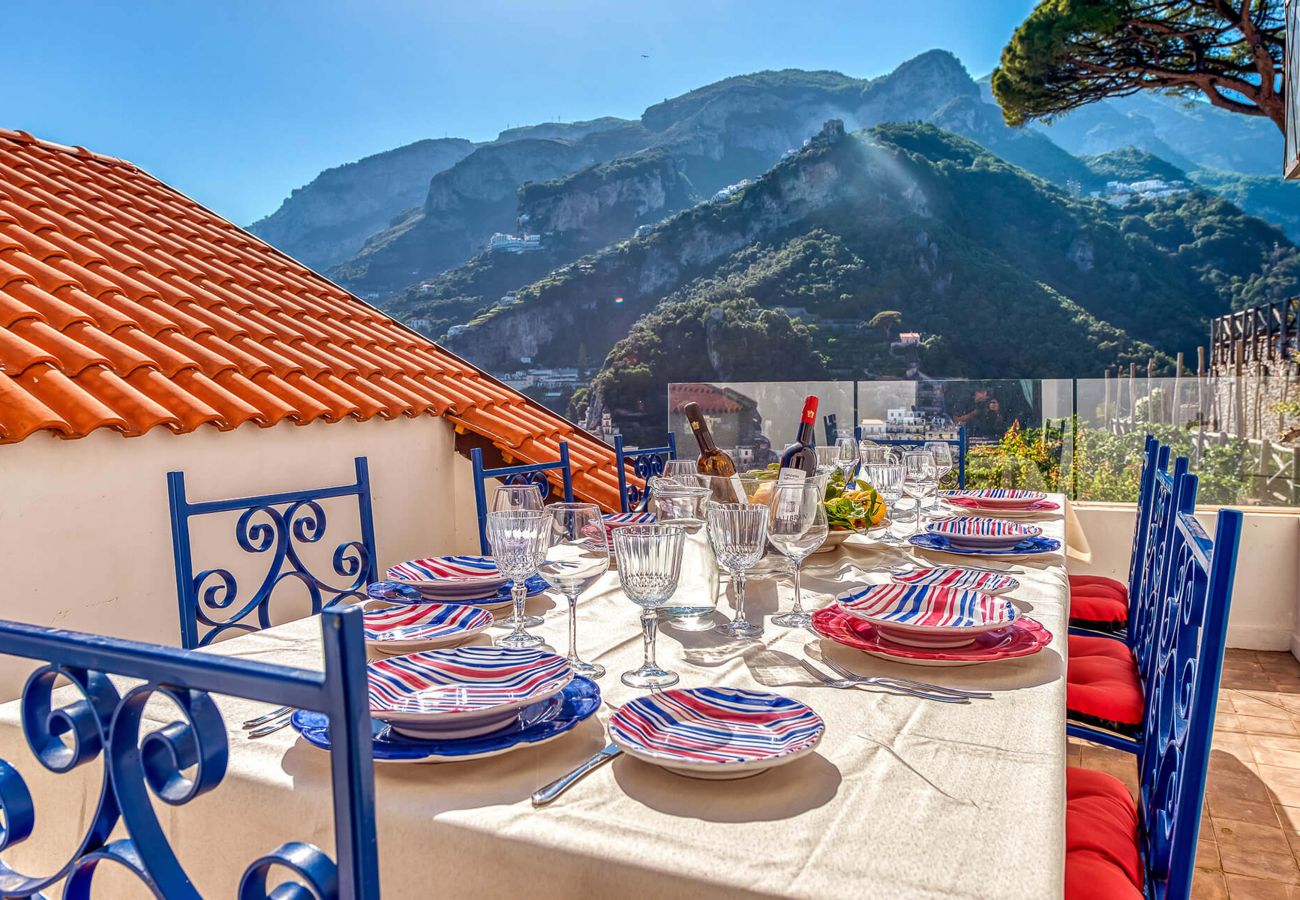 Villa a Amalfi - AMORE RENTALS - Villa Diana con Vista Mare, Piscina a Sfioro e Aria Condizionata