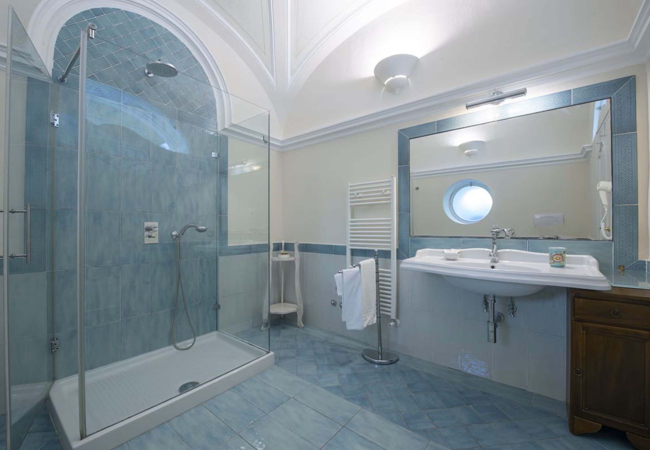 Villa a Amalfi - AMORE RENTALS - Villa Bellavista con Jacuzzi Riscaldata, Vista Mare e Palestra