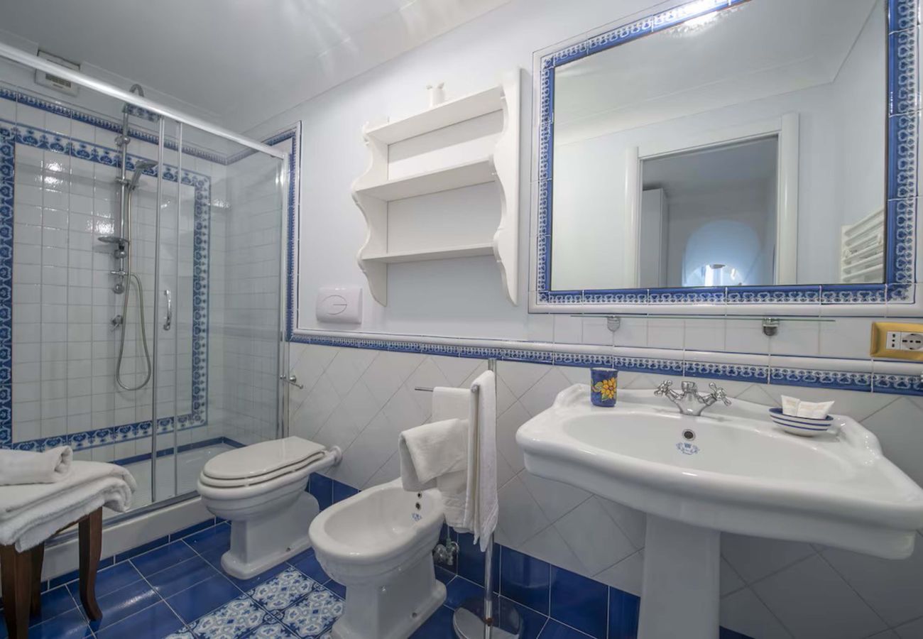 Villa a Amalfi - AMORE RENTALS - Villa Bellavista con Jacuzzi Riscaldata, Vista Mare e Palestra