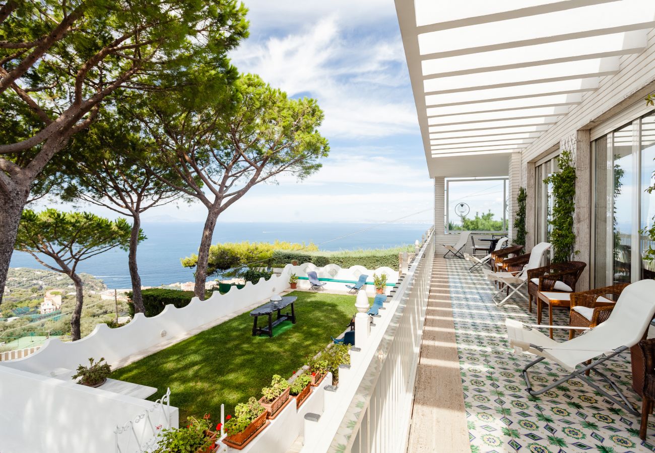 Villa a Massa Lubrense - AMORE RENTALS - Villa Pizzo con Piscina, Giardino, Vista Mare e Parcheggio