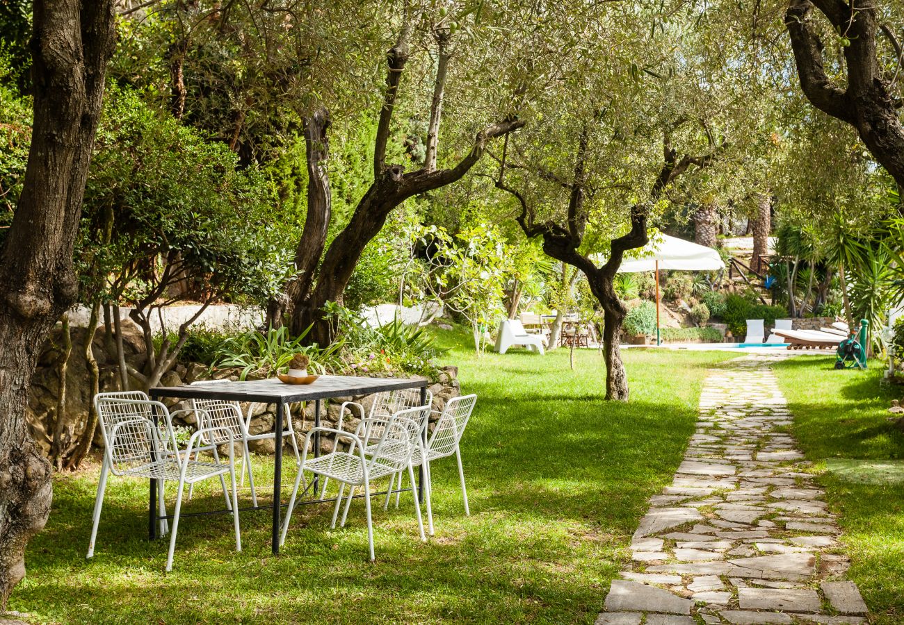 Villa a Massa Lubrense - AMORE RENTALS - Villa Pizzo con Piscina, Giardino, Vista Mare e Parcheggio