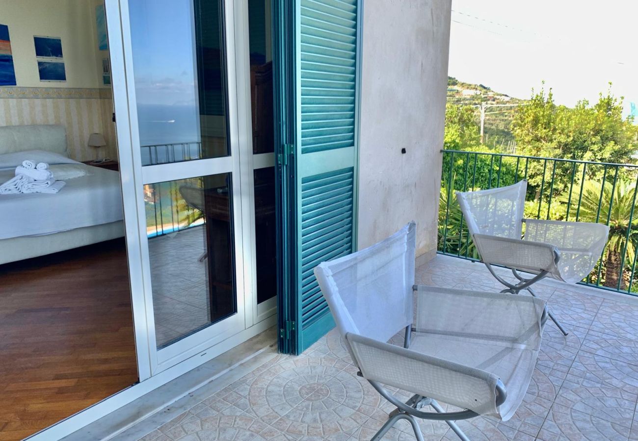 Villa a Massa Lubrense - AMORE RENTALS - Villa Stone on the Sea con Piscina Privata e Giardino