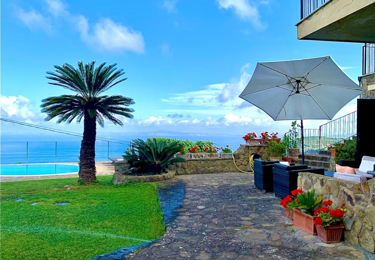 Villa a Massa Lubrense - AMORE RENTALS - Villa Stone on the Sea con Piscina Privata e Giardino