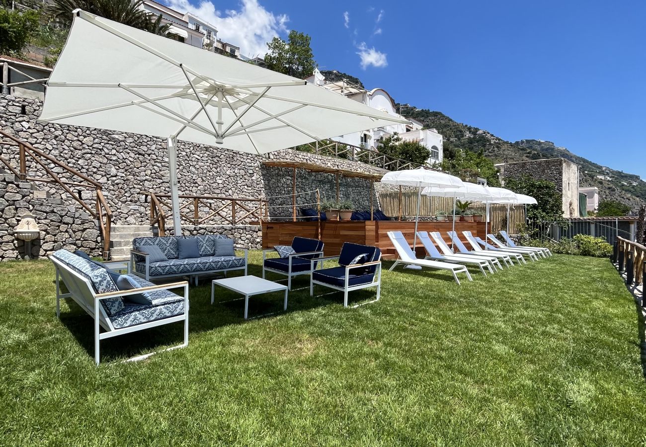 Villa a Praiano - AMORE RENTALS - Villa Mare Blu con Piscina Interna Riscaldata, Vista Mare e Colazione