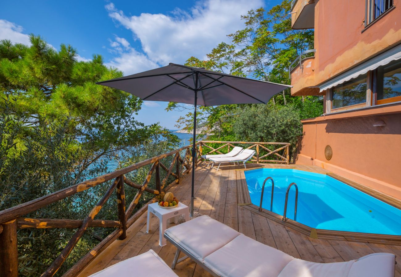 Villa a Massa Lubrense - AMORE RENTALS - Villa Perla con Vista Mare, piscina e Discesa al Mare