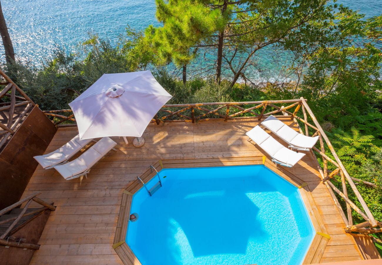 Villa a Massa Lubrense - AMORE RENTALS - Villa Perla con Vista Mare, piscina e Discesa al Mare