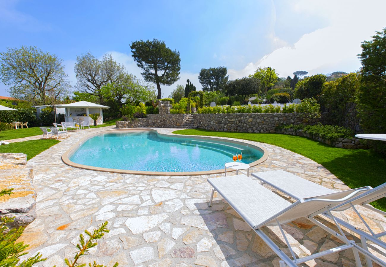 Villa a Massa Lubrense - AMORE RENTALS - Resort Ravenna - Villa Dama con Vasca Idromassaggio, Piscina Condivisa, Ideale per Eventi