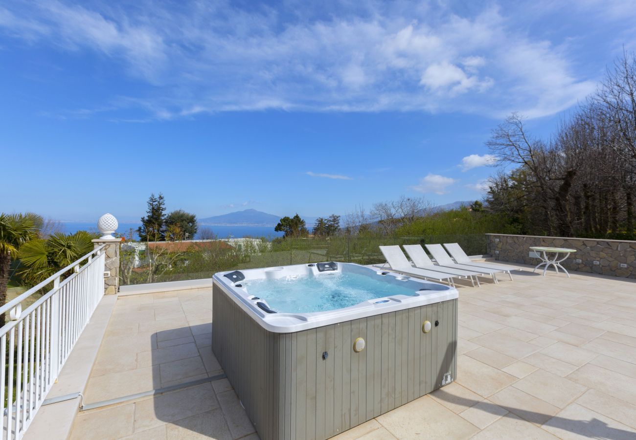 Villa a Massa Lubrense - AMORE RENTALS - Resort Ravenna con Piscine, Vasche Idromassaggio, Terrazze, Ideale per Eventi