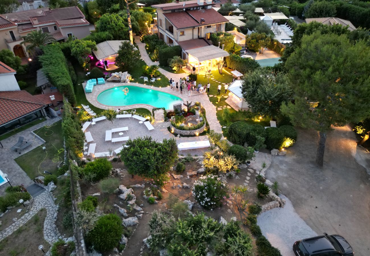 Villa a Massa Lubrense - AMORE RENTALS - Resort Ravenna con Piscine, Vasche Idromassaggio, Terrazze, Ideale per Eventi