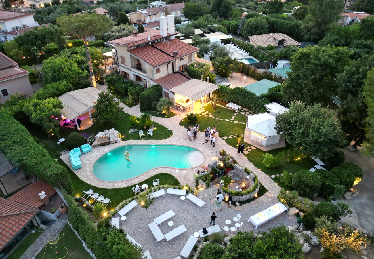 Villa a Massa Lubrense - AMORE RENTALS - Resort Ravenna con Piscine, Vasche Idromassaggio, Terrazze, Ideale per Eventi