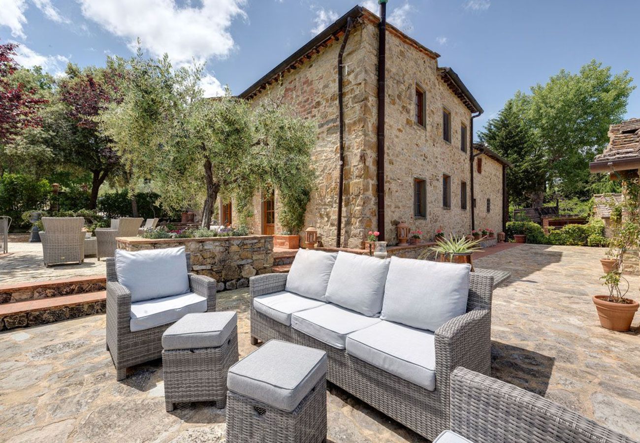 Villa a Greve in Chianti - AMORE RENTALS - Villa Il Casello con Piscina, SPA, Ideale per Gruppi