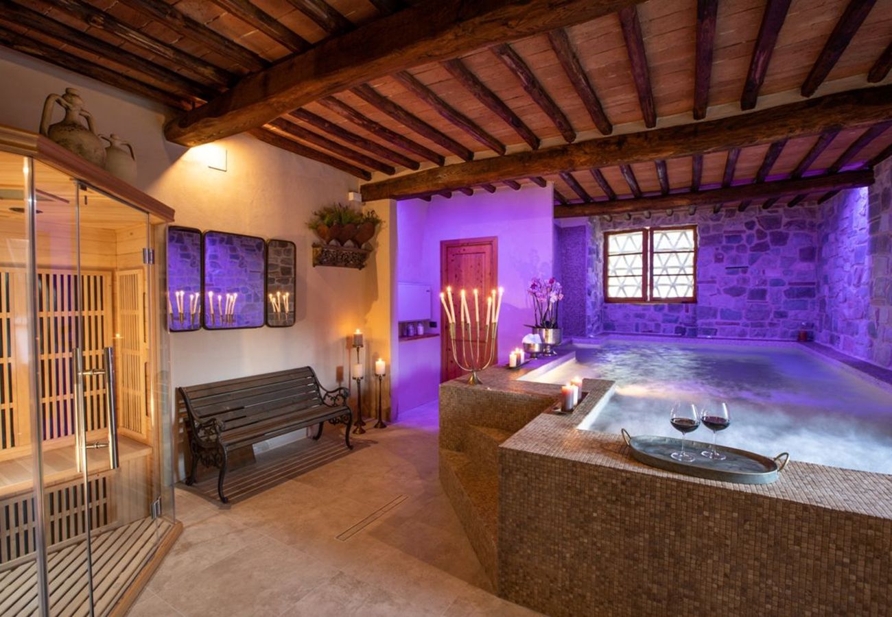 Villa a Greve in Chianti - AMORE RENTALS - Villa Il Casello con Piscina, SPA, Ideale per Gruppi