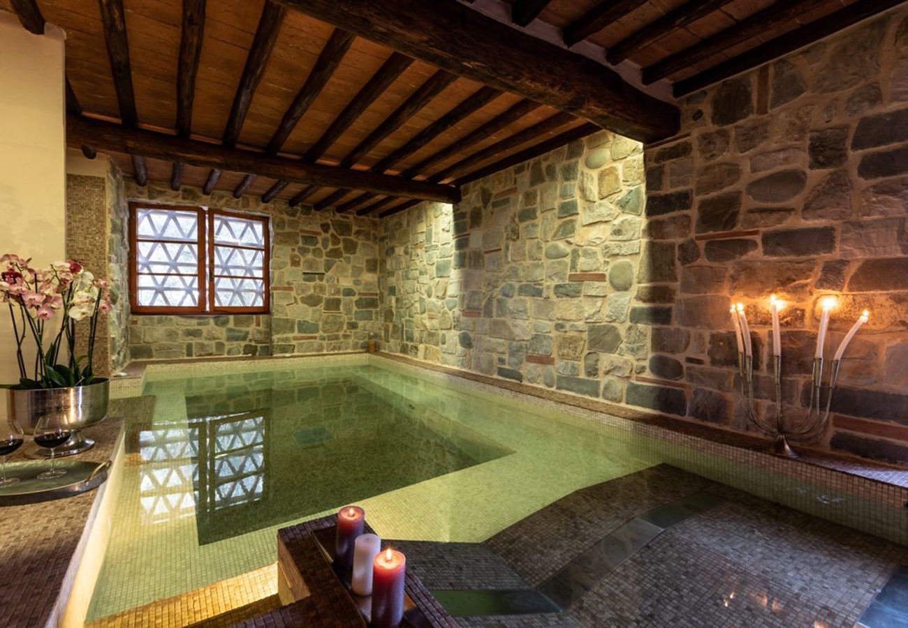 Villa a Greve in Chianti - AMORE RENTALS - Villa Il Casello con Piscina, SPA, Ideale per Gruppi