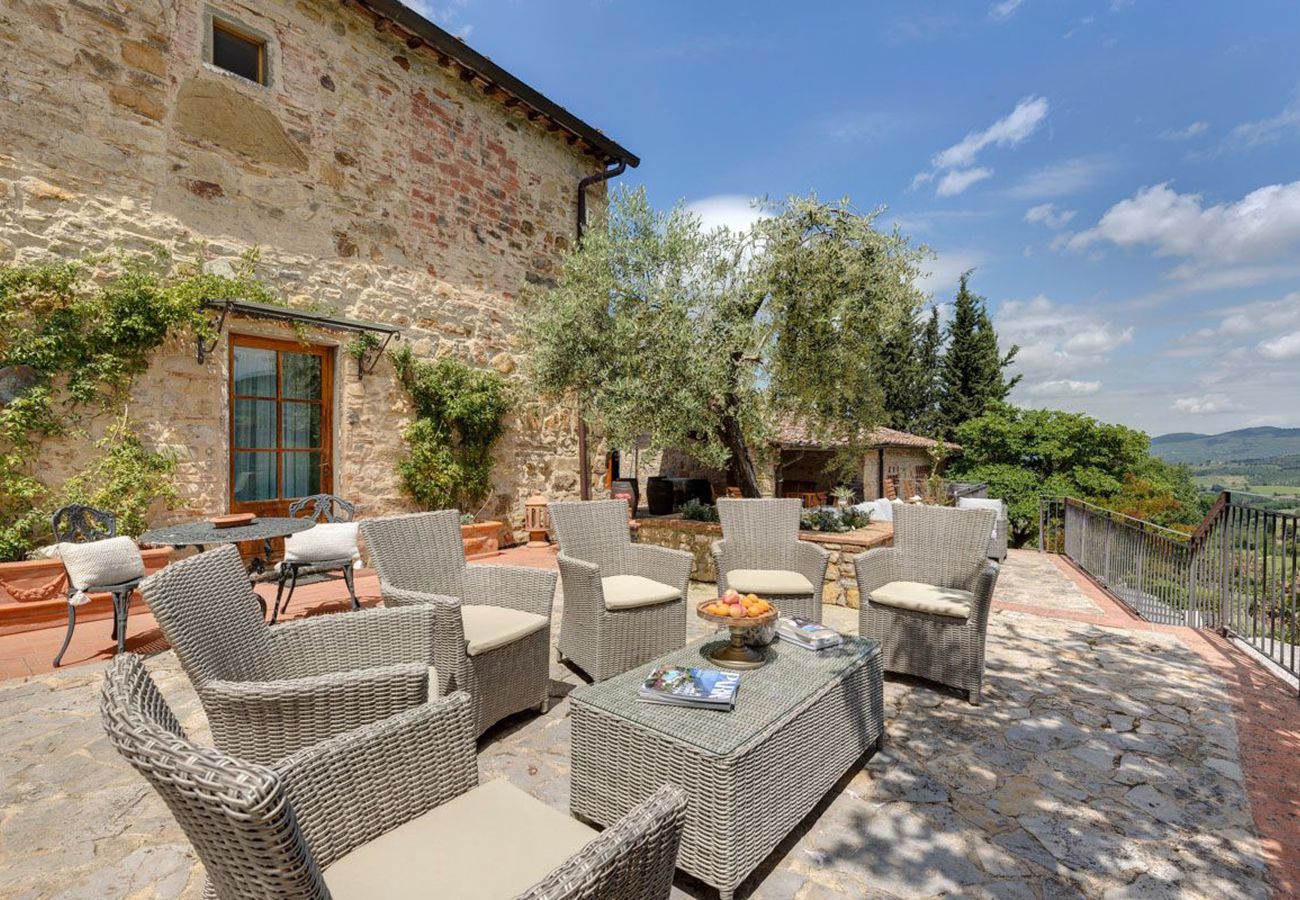 Villa a Greve in Chianti - AMORE RENTALS - Villa Il Casello con Piscina, SPA, Ideale per Gruppi