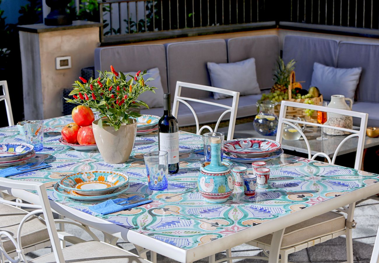 Appartamento a Sorrento - AMORE RENTALS - Appartamento Terrazza Tasso con Giardino privato e Vasca Idromassaggio in Piazza Tasso