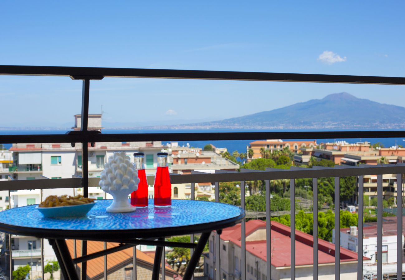 Appartamento a Sorrento - AMORE RENTALS - Appartamento Cielomare con Vista Mare e Balcone