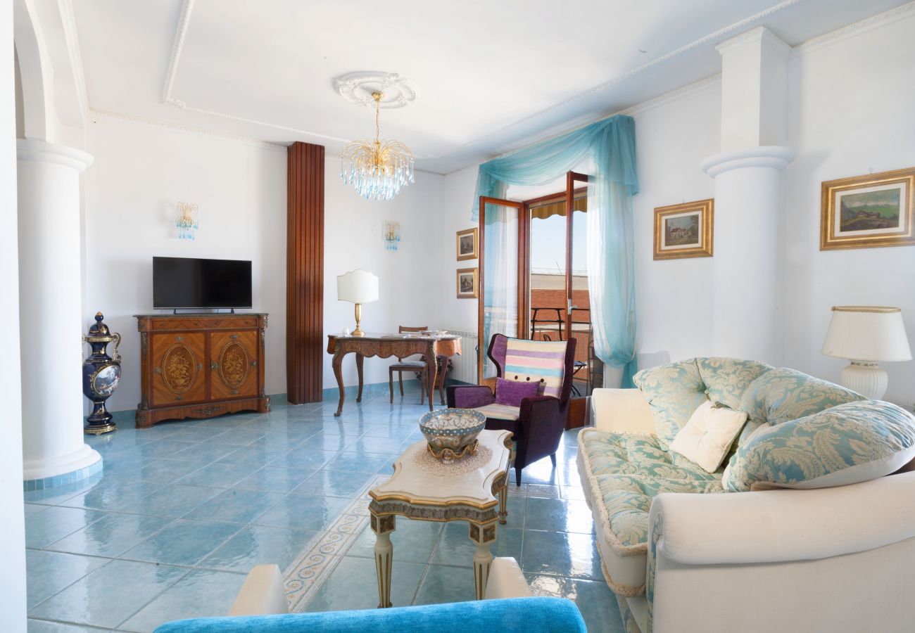 Appartamento a Sorrento - AMORE RENTALS - Appartamento Cielomare con Vista Mare e Balcone