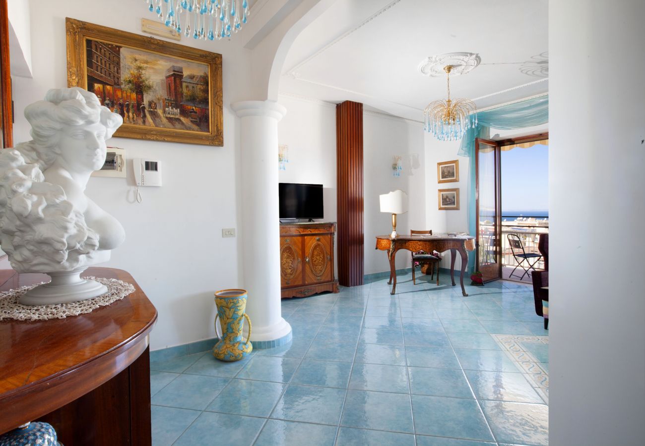 Appartamento a Sorrento - AMORE RENTALS - Appartamento Cielomare con Vista Mare e Balcone