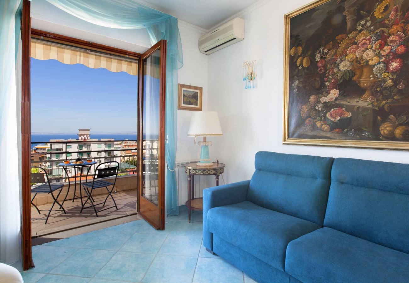 Appartamento a Sorrento - AMORE RENTALS - Appartamento Cielomare con Vista Mare e Balcone