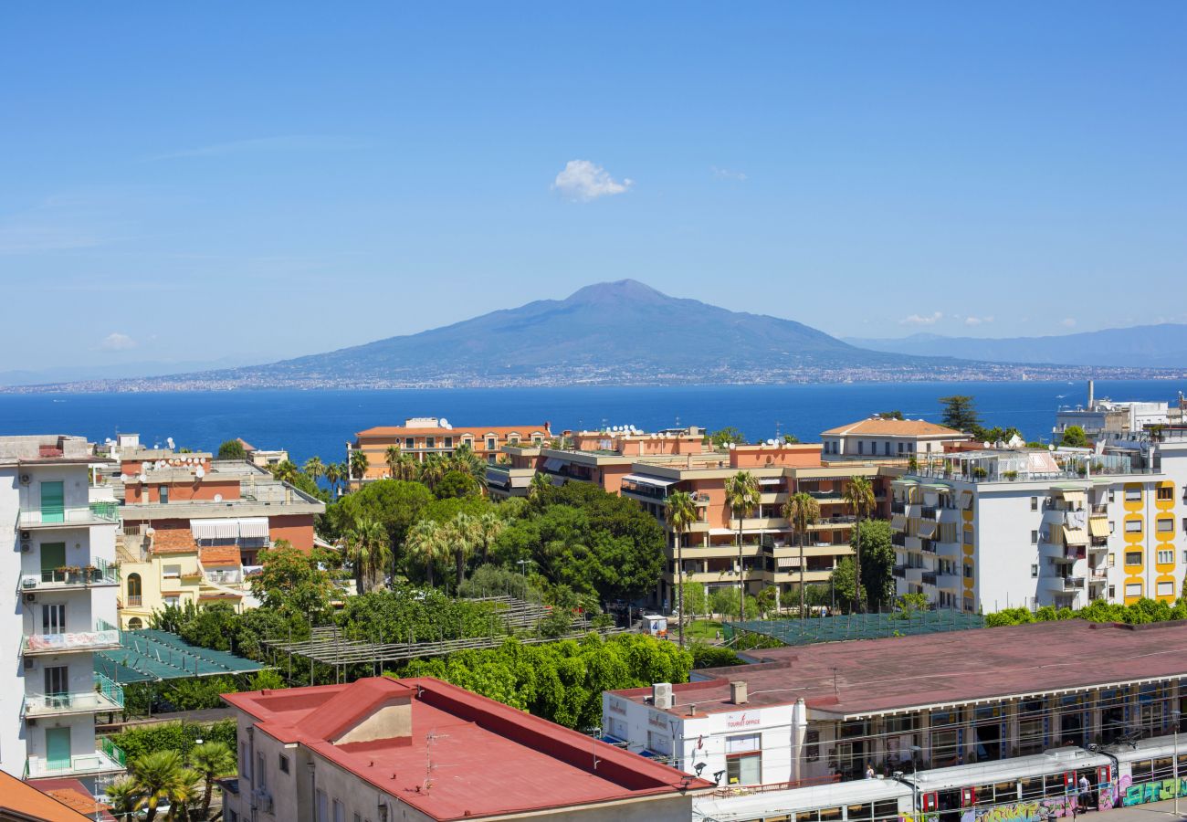 Appartamento a Sorrento - AMORE RENTALS - Appartamento Cielomare con Vista Mare e Balcone